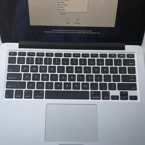 MacBook Pro Silver - Picture 3 of 7